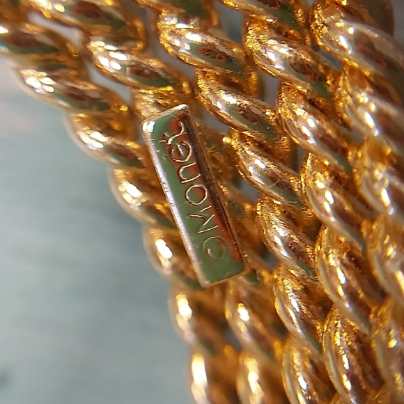 🕰 Vintage Monet Brooch - Picture 3 of 3